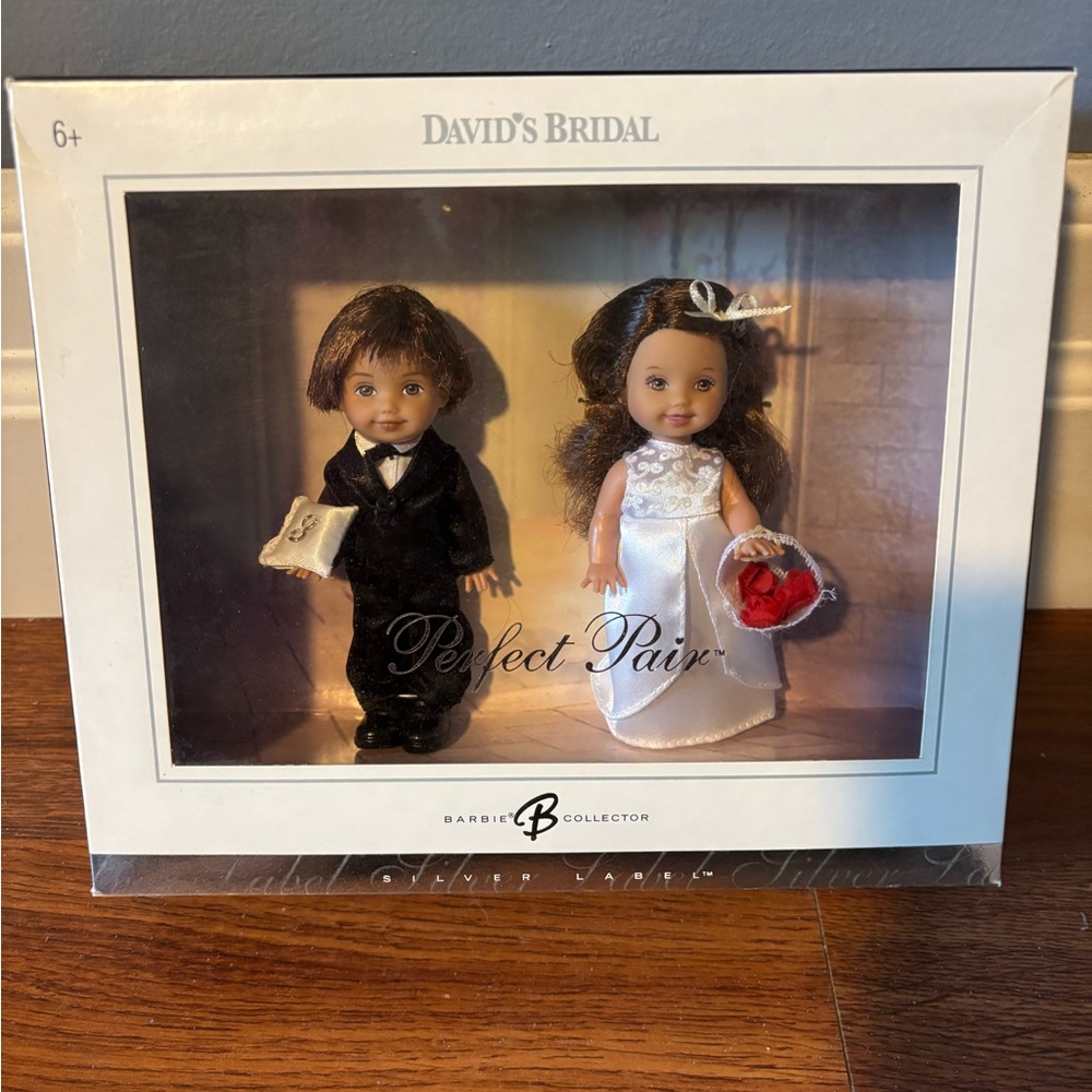 David's Bridal Wedding Barbie Set. “The Perfect
Pair”, Silver Collection(2004).